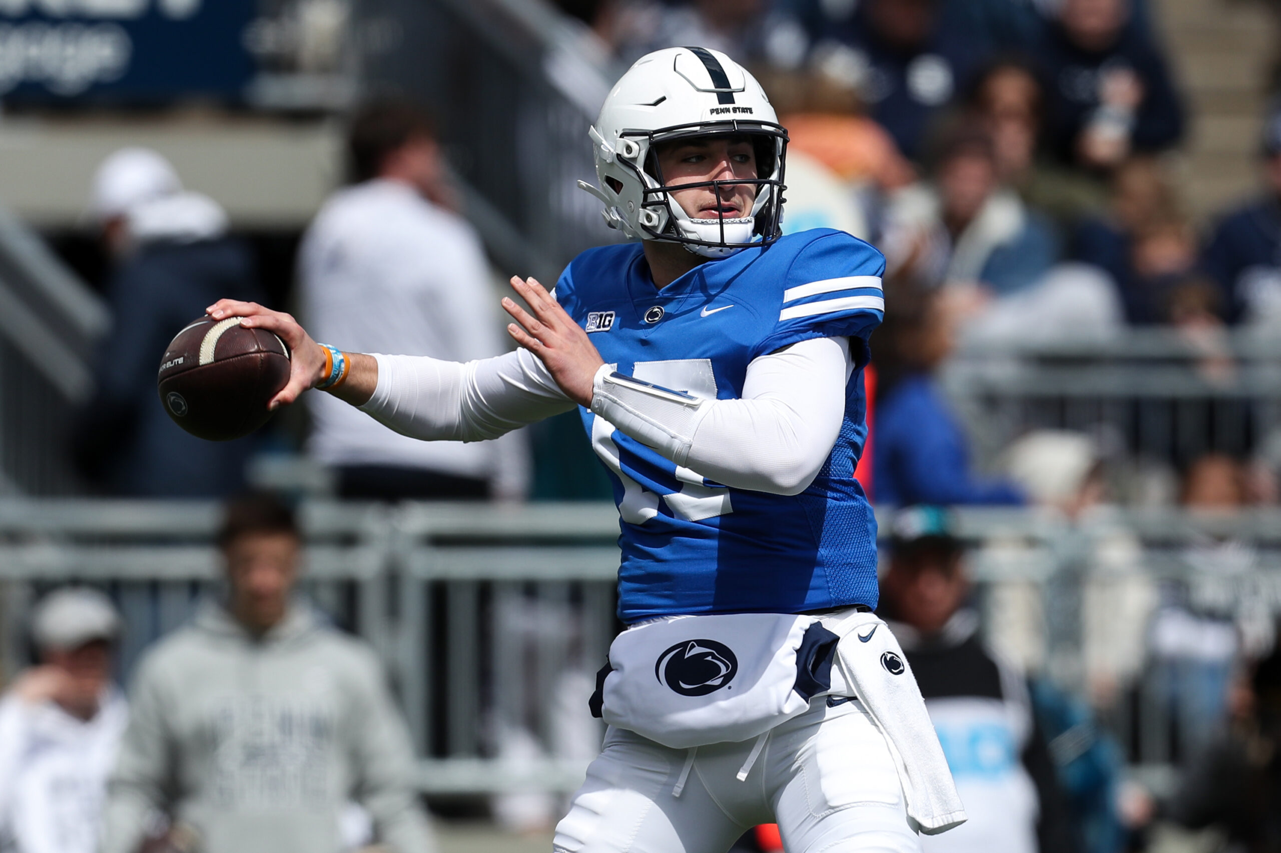 Penn State Football Freshman QB Slinging Ball, Flashing Upside in Recent Video